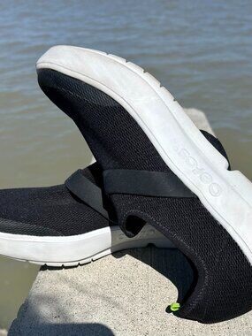 Oofos OOmg Low Recovery Shoe Women Sz 9.5 US 40.5 EU